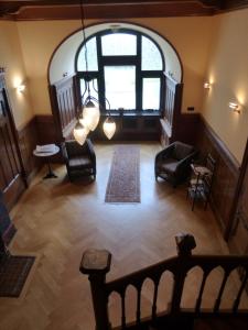 Ein Sitzbereich in der Unterkunft Hotel Villa Tosca
