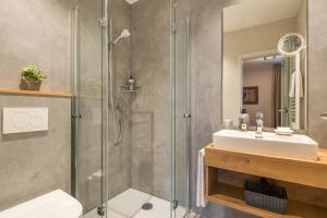 a bathroom with a shower and a sink at Landgasthof Rössle - Beim Kräuterwirt in Oberstaufen