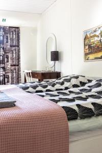 a bedroom with a bed and a desk in it at Villa Korkatti in Haapavesi