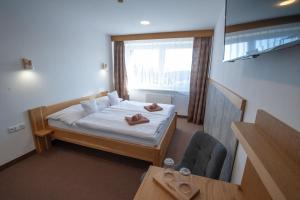 Voodi või voodid majutusasutuse Hotel Churáňov toas