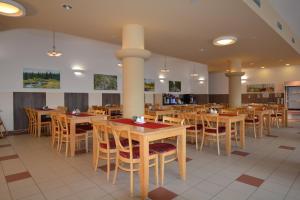 Restoran või mõni muu söögikoht majutusasutuses Hotel Churáňov
