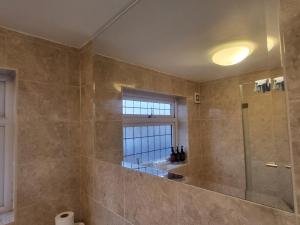Ένα μπάνιο στο Beautiful Newly Renovated House in Rainham Essex +29 φωτογραφίες