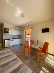 Η κουζίνα ή μικρή κουζίνα στο Thalassa House Apartments