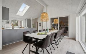Φωτογραφία από το άλμπουμ του 5 Bedroom Beautiful Home In Rømø σε Kongsmark