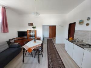 TV a/nebo společenská místnost v ubytování Apartment Mara