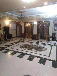 a lobby with a large rug on the floor at أجنحة أبو قبع الفندقيةAbu Quboh Hotel Suite Apartment in Amman