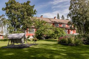 a house with a tent in front of a yard at Villa Korkatti in Haapavesi