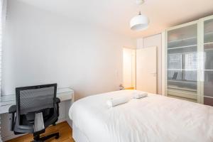 Giường trong phòng chung tại GuestReady - Bright getaway near la Défense