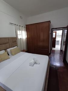 מיטה או מיטות בחדר ב-Apartamento aconchegante