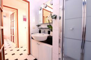 a bathroom with a sink and a mirror at Estate4home - Sorrento Hearts in Sorrento
