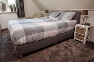 Postel nebo postele na pokoji v ubytování Netjes appartement in buiten gebied, Landelijk