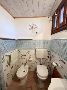 Ένα μπάνιο στο Villa Maga