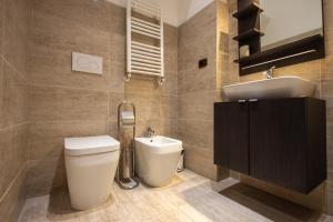 a bathroom with a toilet and a sink at Casa Vacanze Alla Maison in Fiumicino