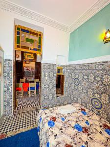 Postel nebo postele na pokoji v ubytování Hostel Speakeasy Fes