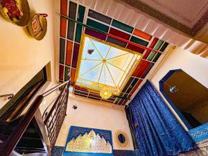 TV a/nebo společenská místnost v ubytování Hostel Speakeasy Fes