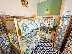 Postel nebo postele na pokoji v ubytování Hostel Speakeasy Fes
