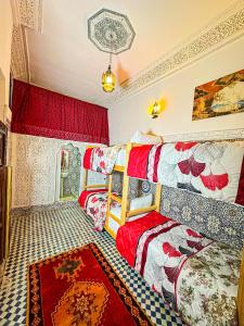 Postel nebo postele na pokoji v ubytování Hostel Speakeasy Fes