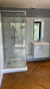 Et badeværelse på Villa, centre-ville, Paris, Disneyland, Ascenseur, Parkings + 24 billeder