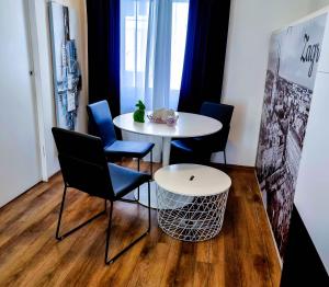 Posedenie v ubytovaní Octagon Main Square Apartment