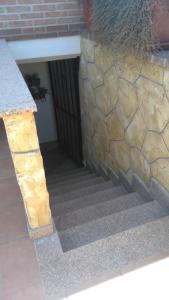 eine Treppe, die zu einem Backsteingebäude führt in der Unterkunft Open Space da Luca e Laura,a 7 minuti da Alghero. in Olmedo
