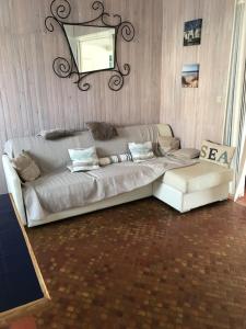 a living room with a white couch in a room at MAMALO in Biscarrosse
