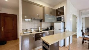 Kuchnia lub aneks kuchenny w obiekcie Beachfront 1BR apartment in center of MArbella!