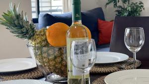 Napoje w obiekcie Beachfront 1BR apartment in center of MArbella!