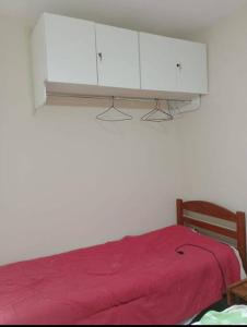 Casa à Beira-Mar próxima ao centro de Rio das Ostrasにあるベッド +9枚の写真