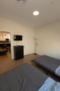 a bedroom with a bed and a flat screen tv at Stylish luxe apartment close to New york city in Union City