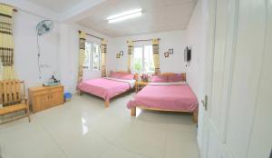 Un pat sau paturi într-o cameră la Nhi's House Đà Lạt +7 fotografii