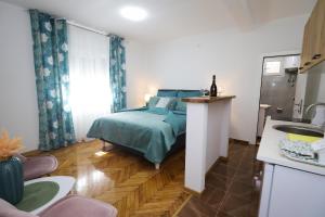 O bucătărie sau chicinetă la Kuća JEKA