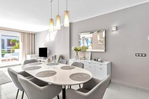 TV a/nebo společenská místnost v ubytování Luxury Penthouse next to Marbella