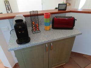 a counter top with a toaster and a bag on it at Charmante maison de 3 chambres - Proche de Montpellier in Prades-le-Lez