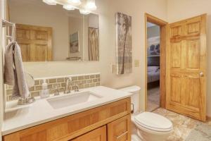 Ένα μπάνιο στο Whispering Pines Retreat +37 φωτογραφίες