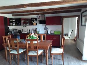 Η κουζίνα ή μικρή κουζίνα στο Ferienwohnung im Antikhof Bollberg