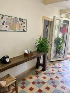 a room with a wooden table and plants on a wall at Gîte Ensemont in Saramon