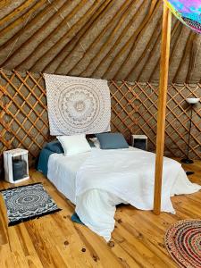 a bedroom with a bed in a yurt at Spa Les Jardins De Chiron Lodges et Tiny House dans le sud in Sauve