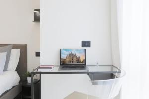 Un televizor și/sau centru de divertisment la [New Modern Flat] 10 minutes walk from Central Station