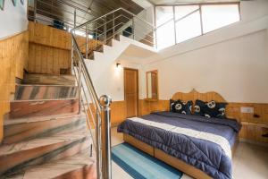 Rúm í herbergi á Hippie Panda Hostel