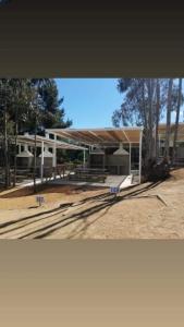 a building with a pavilion in front of it at Hermoso Departamento El Tabo in El Tabo