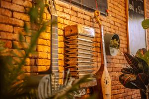 a guitar leaned up against a brick wall at Chemodann Kazbegi in Kazbegi