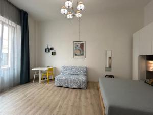 a living room with a couch and a table at Tabula Apartments in Olbia
