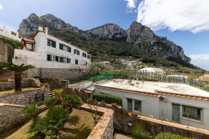 a view of a house with mountains in the background at Casa Mavi in Capri