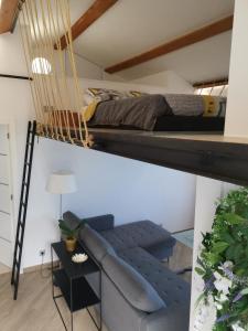Двухъярусная кровать или двухъярусные кровати в номере Dimar Cap d'Ail