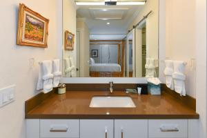 Gallery image of BEAUTIFUL MANSION ESTATES CONDO AT SILVERADO in Napa +6 photos
