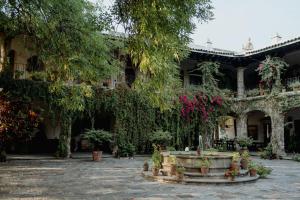 a courtyard of a building with a fountain at Hacienda Acamilpa in Acamilpa