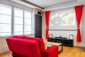 Televízia a/alebo spoločenská miestnosť v ubytovaní Petit cocon ciné, animaux ok, à 2 pas du centre