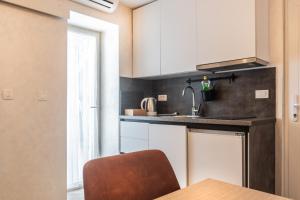 Kuchyň nebo kuchyňský kout v ubytování L&B Amphitheater Apartments + 33 fotografií