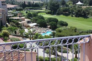 Imagen de la galería de Attractive Townhouse - Golf de Fregate, en Saint-Cyr-sur-Mer
