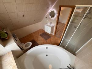 a bathroom with a tub and a toilet and a shower at Raum fur Ruhe im Norden in Neumünster